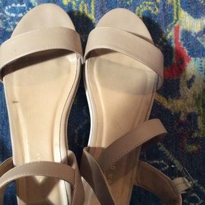 Madden Girl flat.form sandals